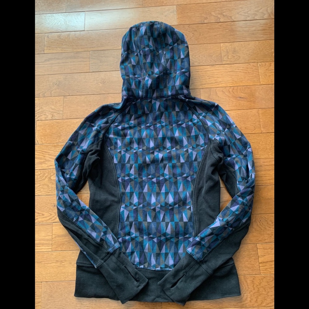 💕LULULEMON SCUBA HOODIE/JACKET-STAINED GLASS-8💕 - Picture 3 of 13